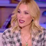 Τζένη Μπότση: Τα αρκετά κιλά που έχασε και το... ράψιμο!