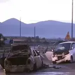 Τροχαίο Φάληρο: Αυτοκίνητο συγκρούστηκε με άλλο ΙΧ και κάηκε ολοσχερώς