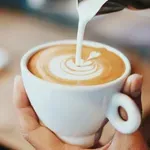 Η απροσδόκητη σύνδεση του πρωινού καφέ με τον χρόνιο πόνο