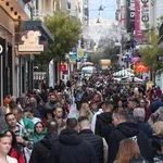 Εορταστικό ωράριο από σήμερα: Ποιες Κυριακές θα είναι ανοιχτά τα μαγαζιά