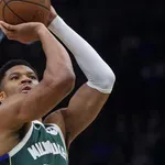 Αντετοκούνμπο: Φεύγει ή μένει από τους Μπακς;