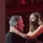 Έρωτας στη σκηνή: Το φιλί της Δέσποινας Βανδή με τον Βασίλη Μπισμπίκη
