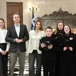 Έψαλαν τα κάλαντα στον πρωθυπουργό - Με στολή Άγιου Βασίλη ο Peanut