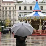 Καιρός: Περιορίζονται σταδιακά οι βροχές αλλά πέφτει η θερμοκρασία