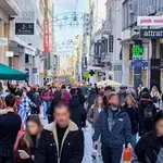 Εορταστικό ωράριο: Ανοιχτά σήμερα και αύριο τα καταστήματα (27-28/12)