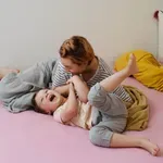 Psihoterapevt opozarja: ŽGEČKANJE je za otroka lahko travma