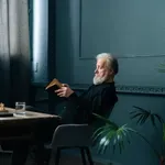 Ali je mogoče duševne bolezni zdraviti brez obiska psihiatra ali terapevta, zgolj s pomočjo knjig in spletnih strani?