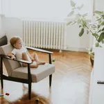 Jaz otroku rečem NE, babica pa JA. Kako to vpliva na otroka?