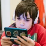 Dr. Rajović: "Če otrok igra video igre je podobno, kakor če bi jemal drogo"