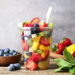 Katero sadje izbrati, če pazite na krvni sladkor – in zakaj prezrela banana ni enaka zeleni?