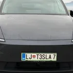 Ob koliko denarja bo Tesla? Iz bazena CO2 se želita umakniti Stellantis in Toyota.