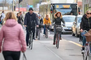 Nacionalna pobuda Polni zagona kolesarimo v službo v prvem tednu izziva pritegnila več kot 1200 kolesarjev