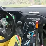 Pogled iz avtomobila: mojstrska vožnja Slovenca po italijanskem makadamu #video