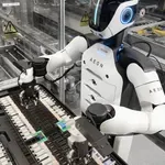 Ko roboti delajo v tovarni: BMW testira humanoidne "sodelavce"