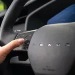 Prenovljeni lexus NX: drugačen volan, prvič tudi hitro polnjenje hibrida #foto