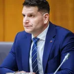 Stevanović referendum o interventnem zakonu predlaga 6. decembra #video