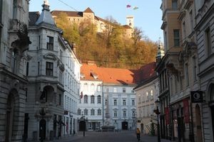 Cene stanovanj v Ljubljani spet blizu rekordom, vendar ...