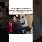 Mačka ukrade vso pozornost na videu za avdicijo