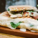 Rainbow Grilled Cheese: Viralni sendvič koji je osvojio TikTok