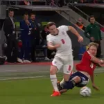 VIDEO / Čepovima na igrača od 135 milijuna eura! Češka ostala s igračem manje protiv Engleske