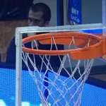 VIDEO / Nevjerojatna scena u Eurokupu: Utakmica zaustavljena jer je koš bio prenizak!