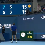 VIDEO / Rus u frustraciji pogodio gledatelja u oko i diskvalificiran, Đoković do 33. pobjede u nizu