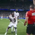 VIDEO / Vinicius zabio i proslavio s Mourinhom, a onda šok! VAR poništio gol i isključio Brazilca