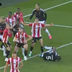 VIDEO / Ukrajinac udario zvijezdu Liverpoola glavom u kaznenom prostoru i pocrvenio, ali Redsi nisu dobili penal