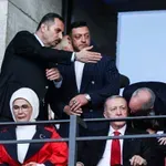 Özil prozvao FIFA-u zbog dvostrukih mjerila: ‘Rusiji je zabranjeno igrati, a Izraelu nije’