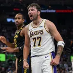 VIDEO / Curry ispisao povijest protiv Dončića, Zubac ostao bez minuta
