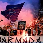 Kaos u Budimpešti: Naoružane Delije čekale Armadu na aerodromu