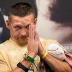 Osvojio je Usikov pojas svjetskog prvaka, ali bez borbe u ringu