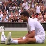 VIDEO / Pogledajte kako je Đoković fenomenalnim poenom bacio wimbledonsku publiku u trans!