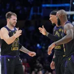 VIDEO / Dončić ponovno sjajan u slavlju protiv Jazza, LeBron postigao nešto što još nitko u NBA nije uspio!