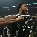 VIDEO / Igrač Partizana na rubu fizičkog obračuna s navijačem: ‘Sklonite ga, nije sigurno’