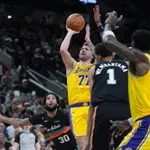 VIDEO / Dončić ne može sam: Triple-double slovenske zvijezde, Lakersi izgubili u Teksasu