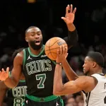 Zvijezda Celticsa kažnjena zbog kritiziranja suca