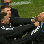 VIDEO / Pomračenje uma turske legende protiv Petkovićevog Kocaelispora: Napao suce i vlastitog pomoćnika!