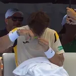 VIDEO / Bizarnost u Aucklandu: Tenisač se usred meča – šišao!