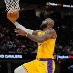 VIDEO / Cavaliersi odali počast LeBronu: Pogledajte njegovu emotivnu reakciju