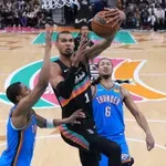 VIDEO / Aktualni prvaci s osmoricom igrača izgubili kod Spursa, Matković skroman u porazu Pelicansa