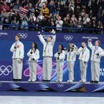 Novi problemi na ZOI: Olimpijsko postolje klizačima uništilo klizaljke