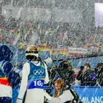 Mećava nekoliko puta prekinula zadnje skijaške skokove na ZOI, Austrijanci uzeli zlato