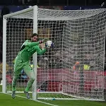 Veliki udarac za Liverpool: Prvu utakmicu osmine finala LP igrat će bez svog prvog golmana