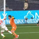 VIDEO / Što se događa u Leverkusenu? Diaz zaradio crveni karton zbog simuliranja!