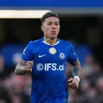 Izjavio je da na kraju sezone želi u Real Madrid, klub ga zbog tog suspendirao