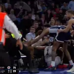 VIDEO / Sudac “odletio” na tribine nakon bezobraznog poteza u polufinalu Eurokupa