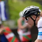 Poderani dres Tadeja Pogačara prodan za rekordan iznos