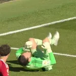 VIDEO / Kontroverza u Engleskoj: Dok vratar Liverpoola leži, Palace zabija gol!