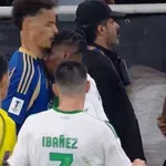 VIDEO / Neviđena glupost: U finalu Lige prvaka udario suparnika u glavu i zaradio crveni karton